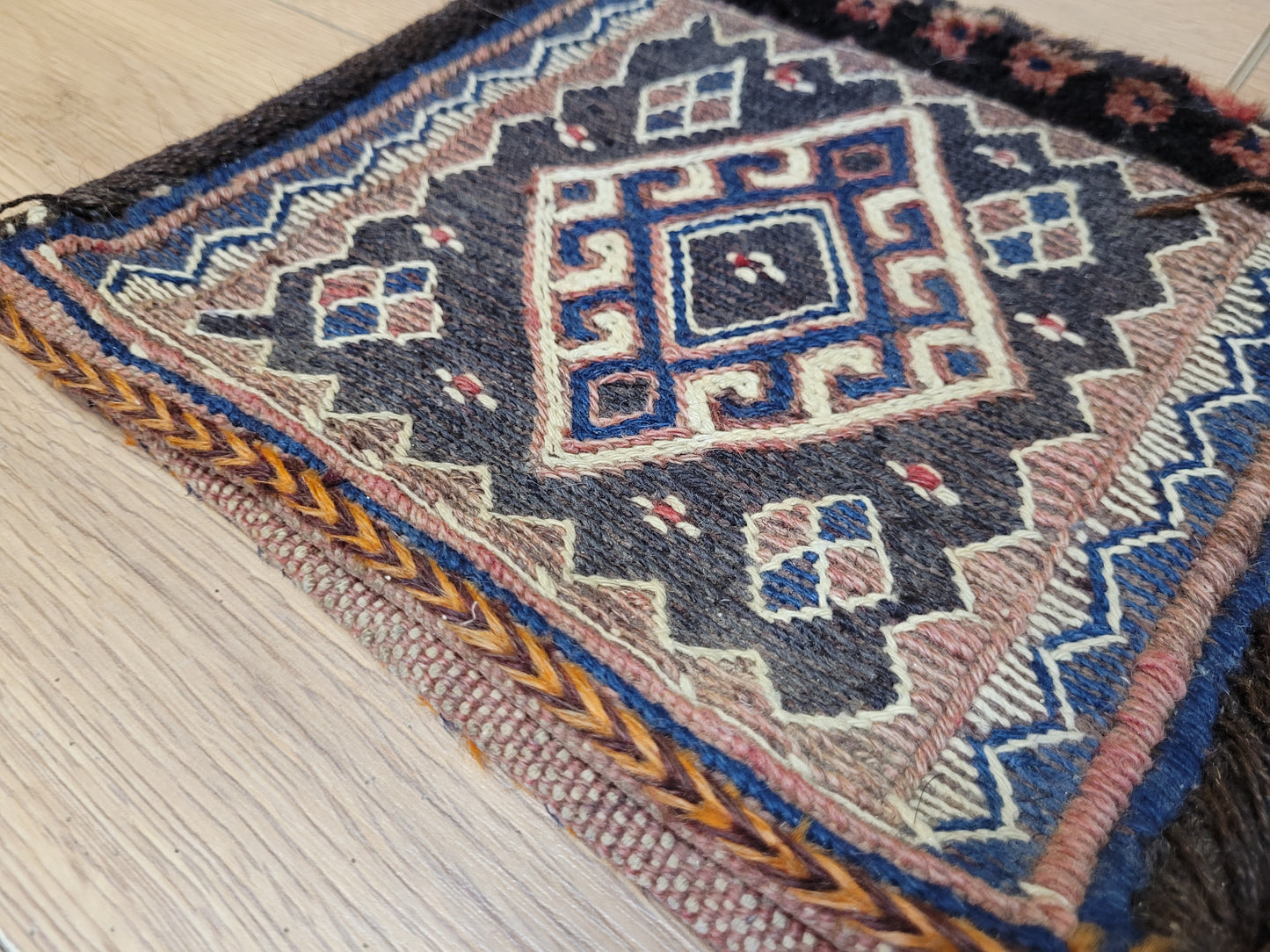 Gaschghai Tasche antik Nomadenarbeit 20×21 cm