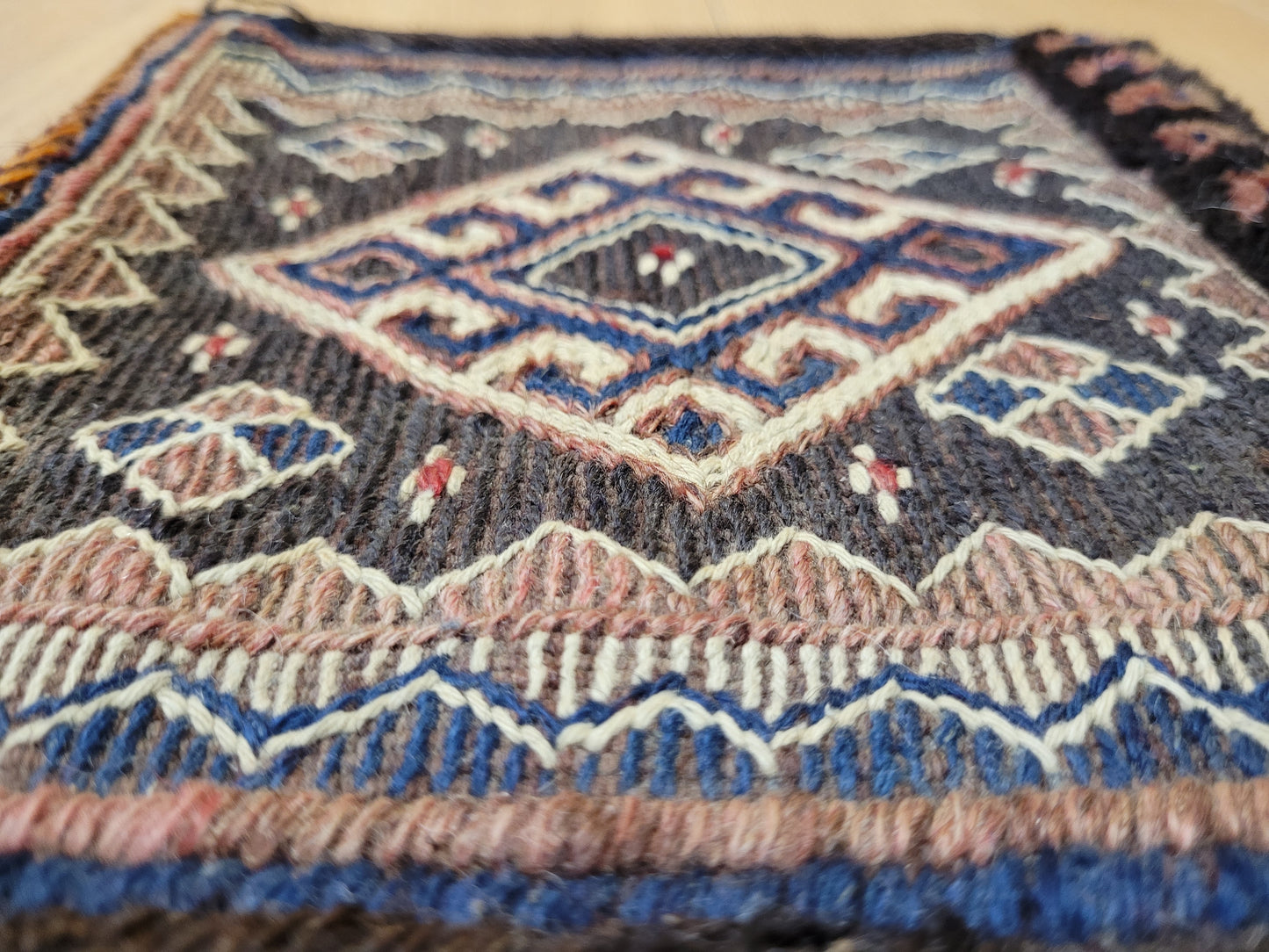 Gaschghai Tasche antik Nomadenarbeit 20×21 cm