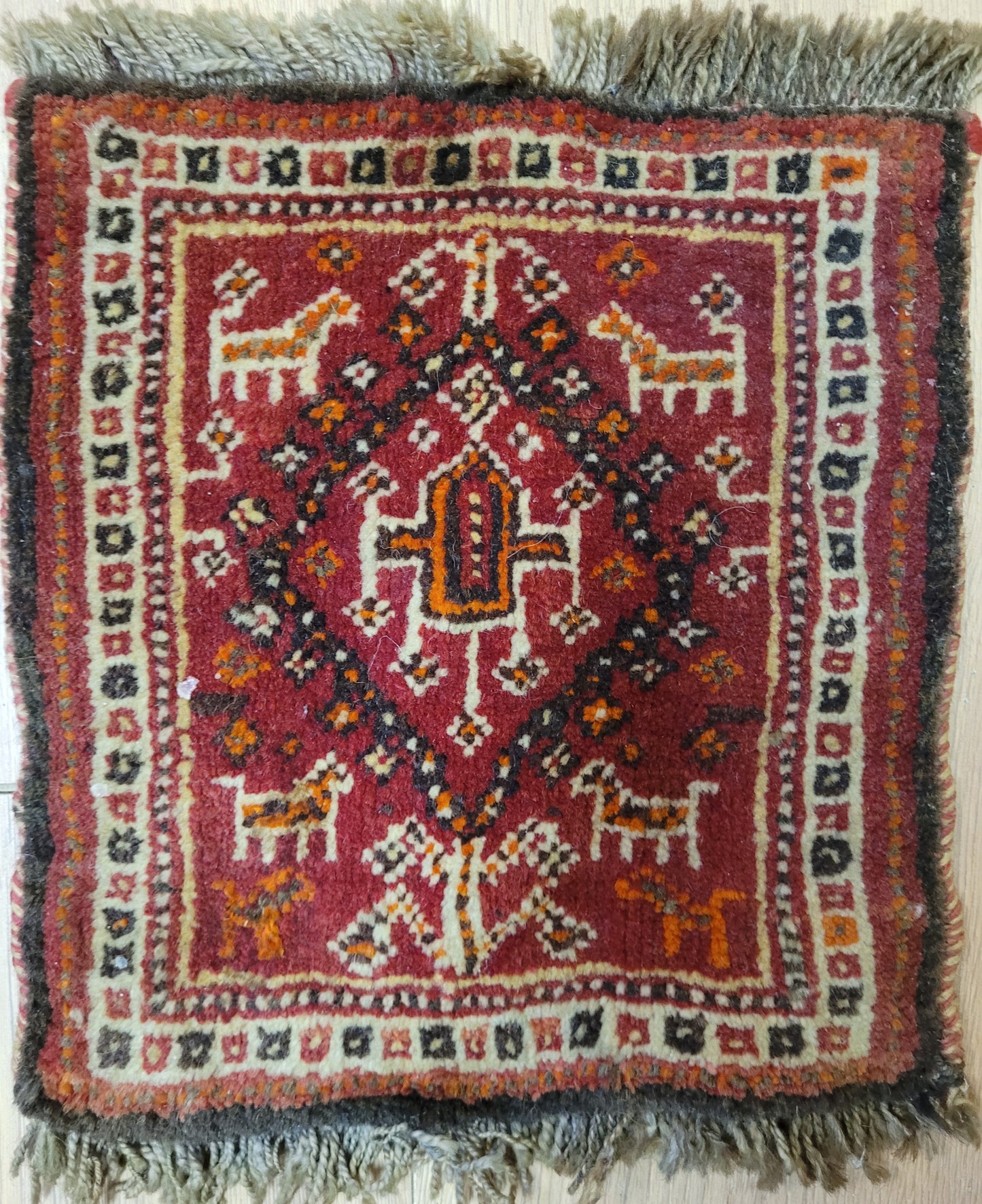 Orientteppich Handgeknüpft Gaschghai Teppich Tiermotiv Rot 30×33 cm