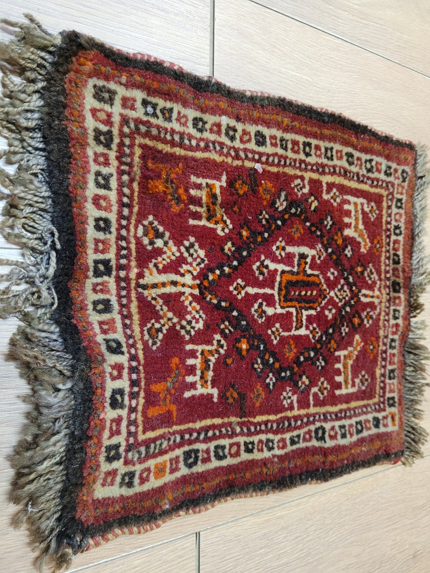 Orientteppich Handgeknüpft Gaschghai Teppich Tiermotiv Rot 30×33 cm