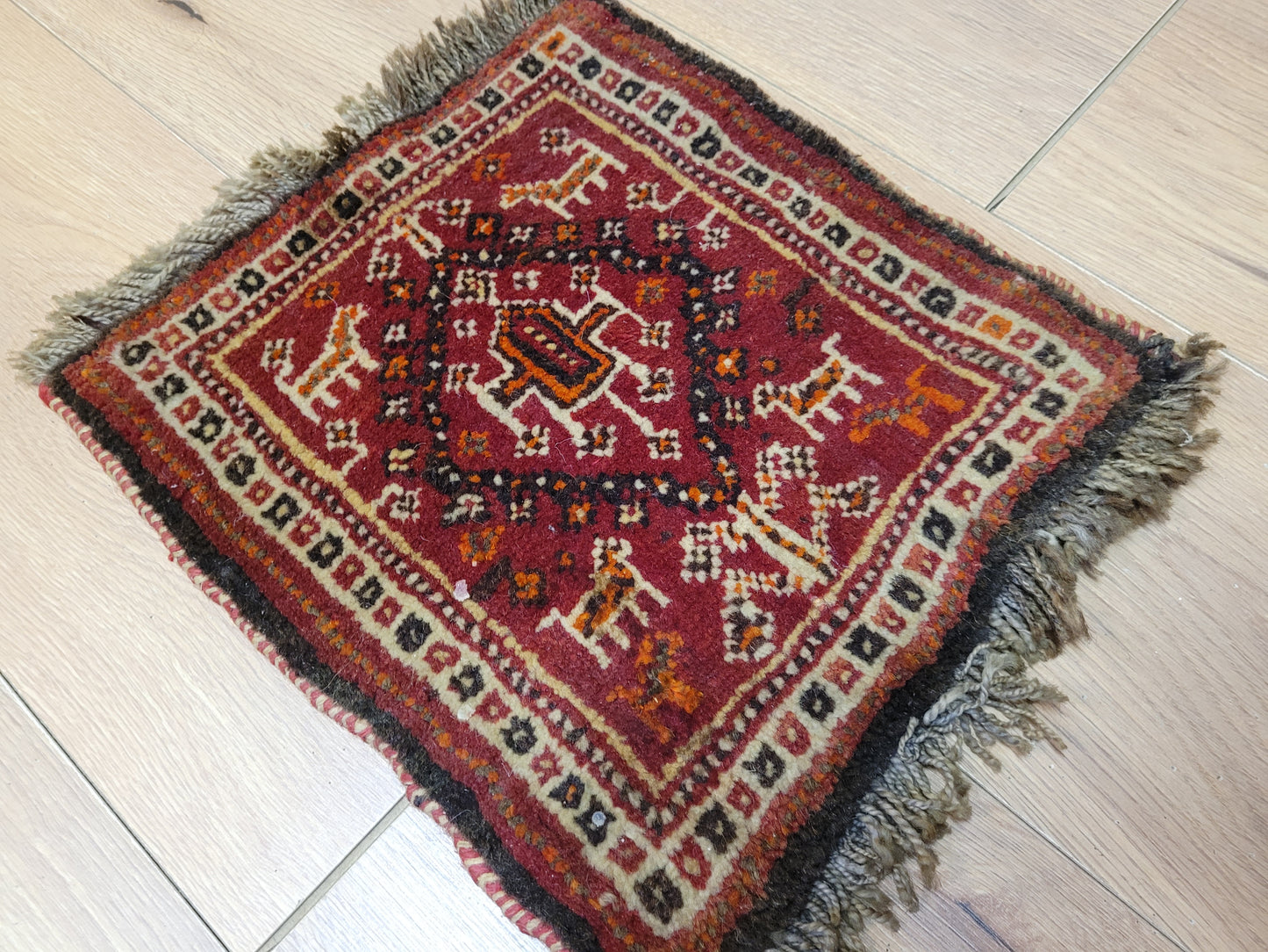 Orientteppich Handgeknüpft Gaschghai Teppich Tiermotiv Rot 30×33 cm