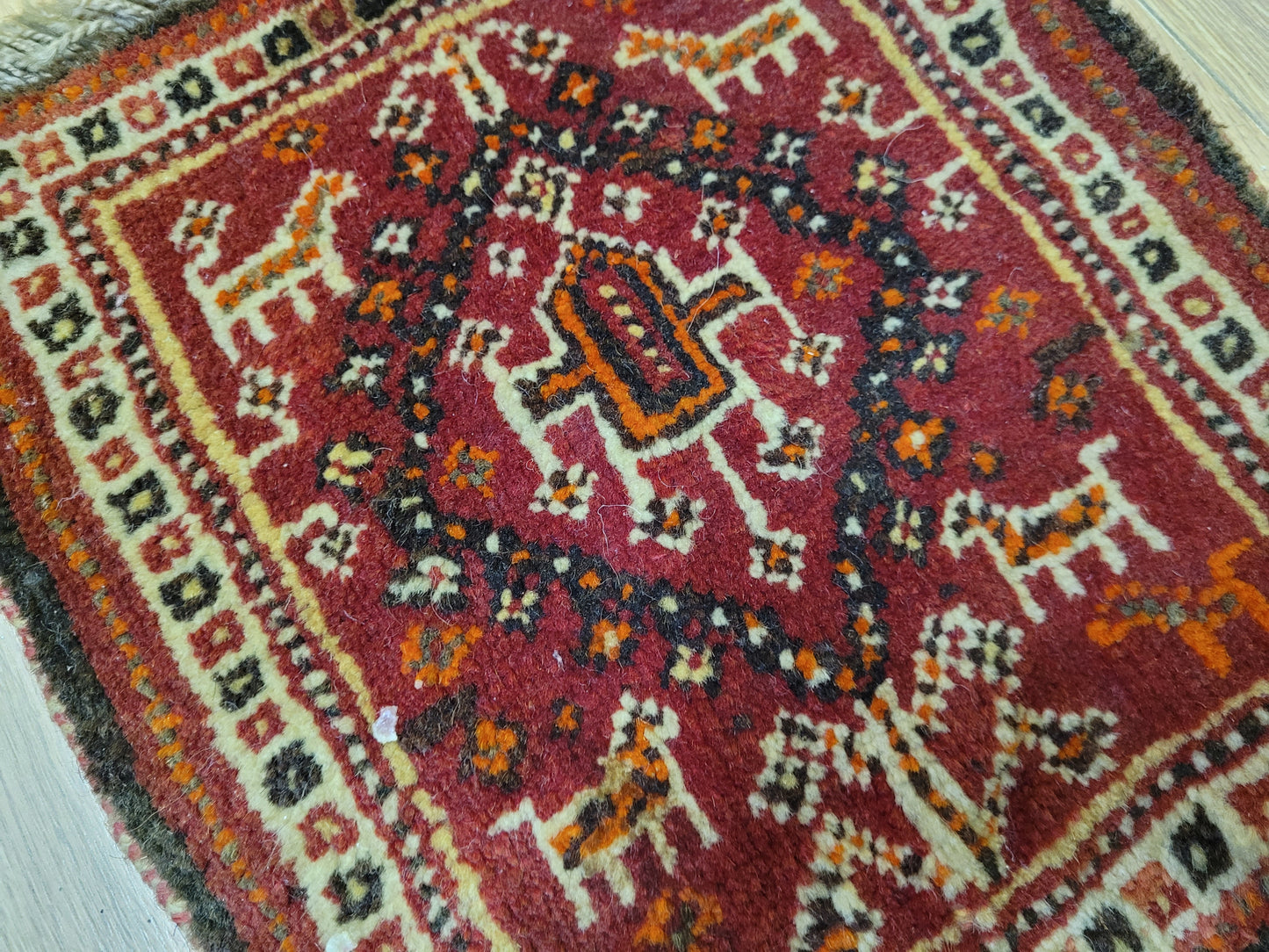 Orientteppich Handgeknüpft Gaschghai Teppich Tiermotiv Rot 30×33 cm