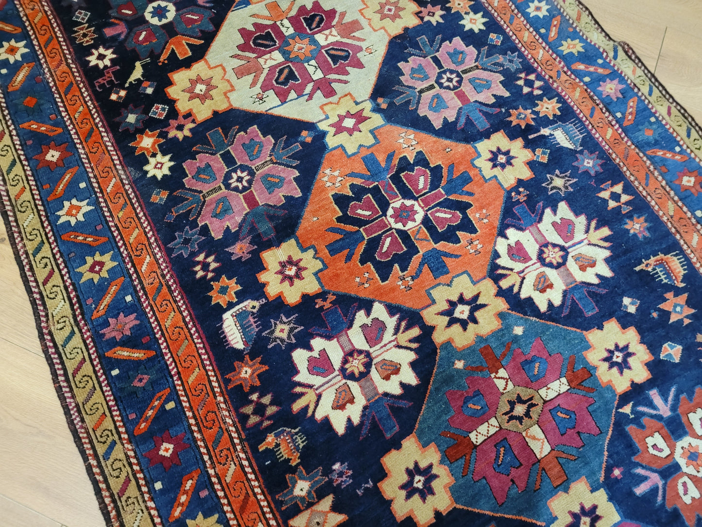 Orientteppich handgeknüpft Kazak antik 264x130 cm