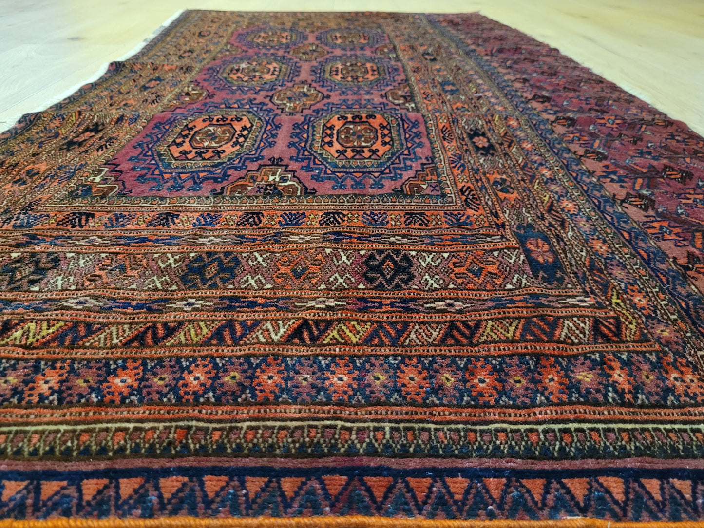 Orientteppich handgeknüpft Jomut Buchara 150x80 cm