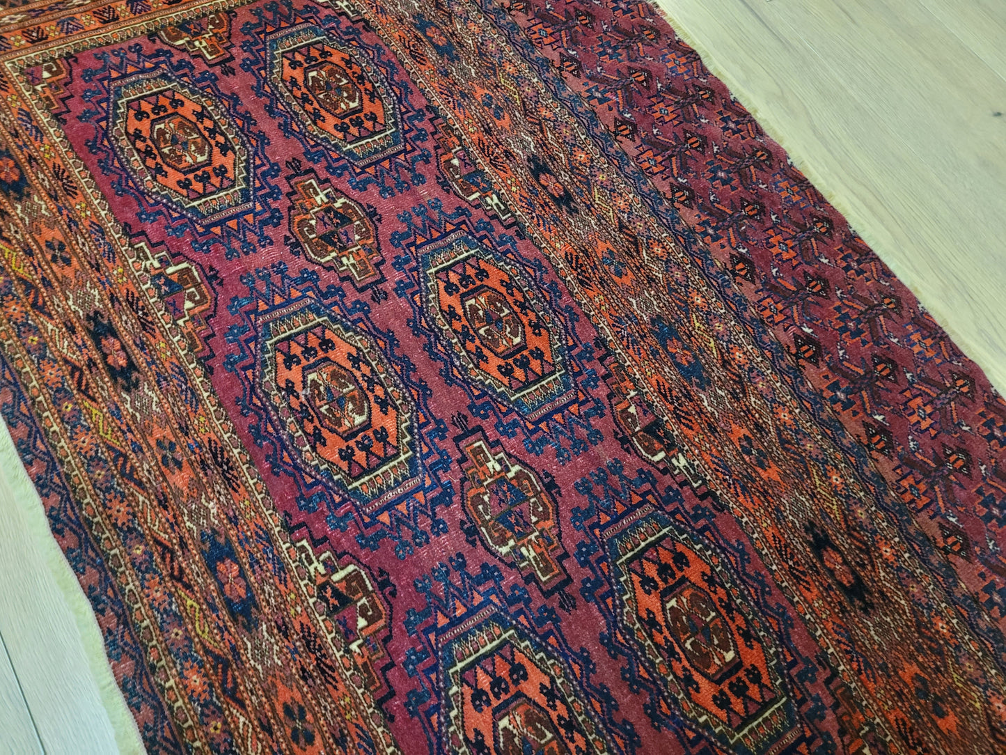 Orientteppich handgeknüpft Jomut Buchara 150x80 cm