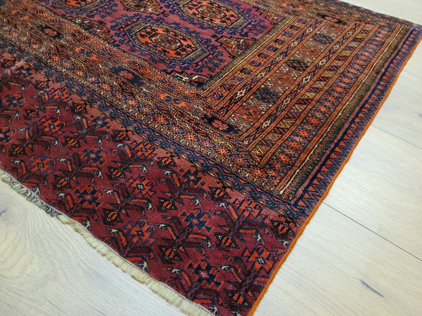 Orientteppich handgeknüpft Jomut Buchara 150x80 cm