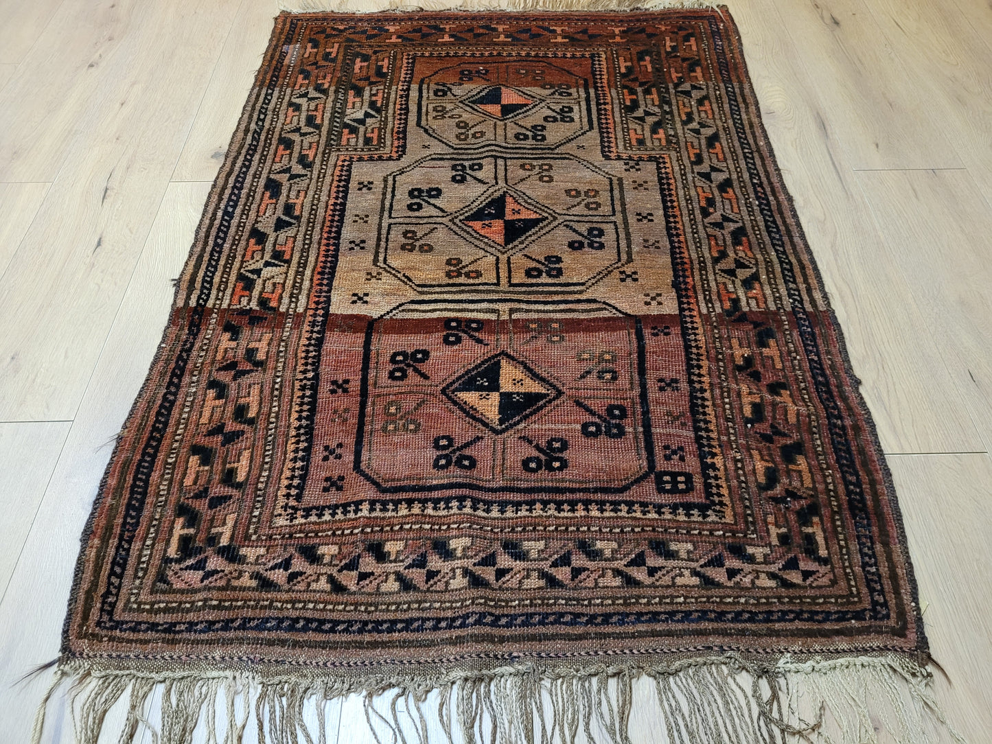 Orientteppich handgeknüpft Jomut Buchara 140x98 cm