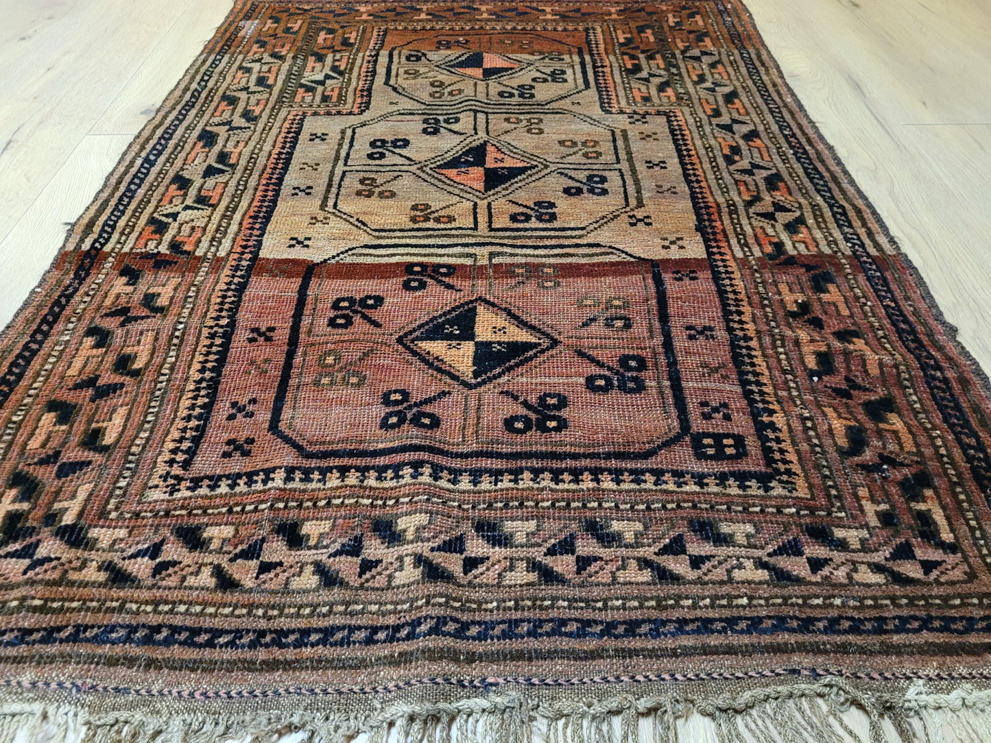 Orientteppich handgeknüpft Jomut Buchara 140x98 cm