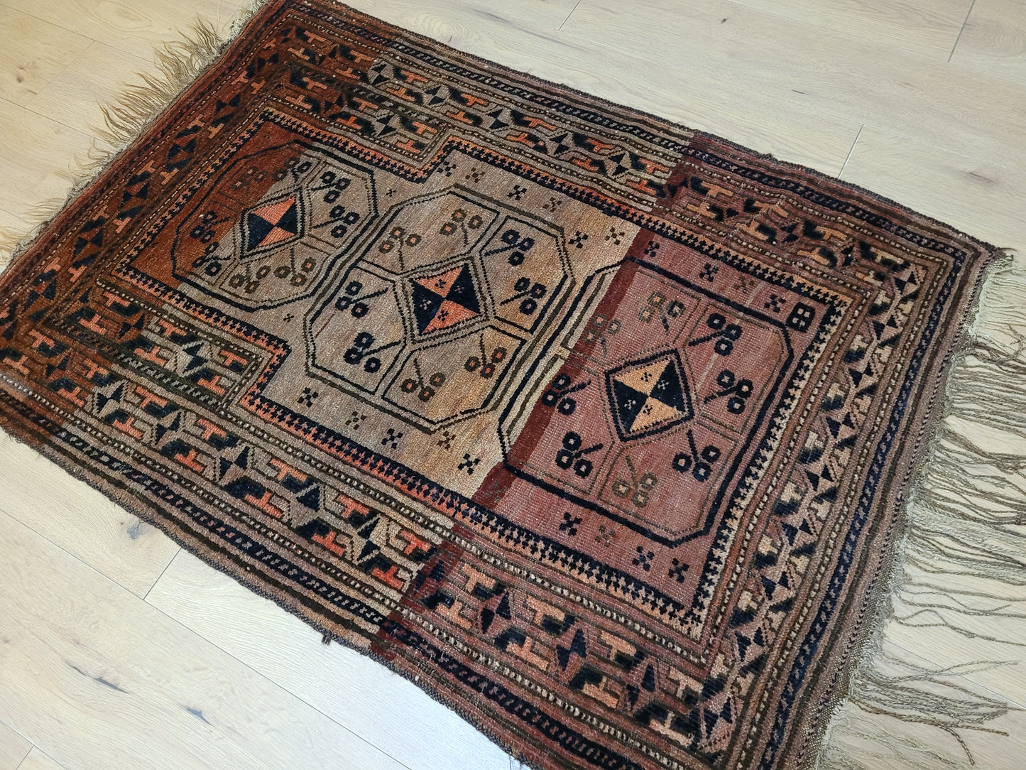 Orientteppich handgeknüpft Jomut Buchara 140x98 cm