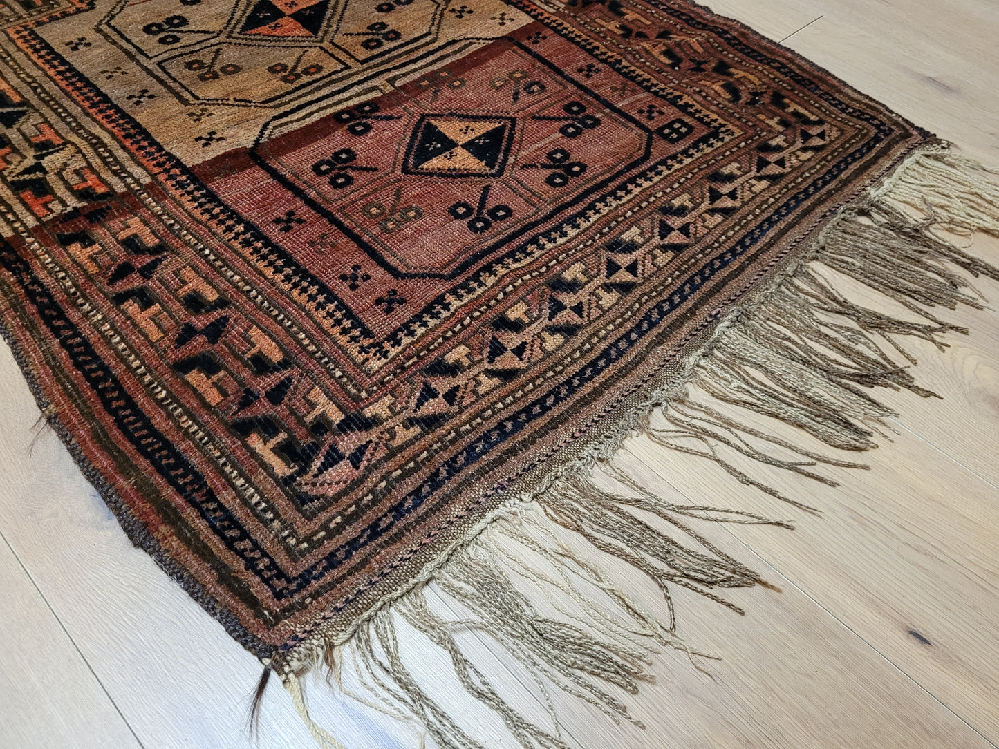 Orientteppich handgeknüpft Jomut Buchara 140x98 cm