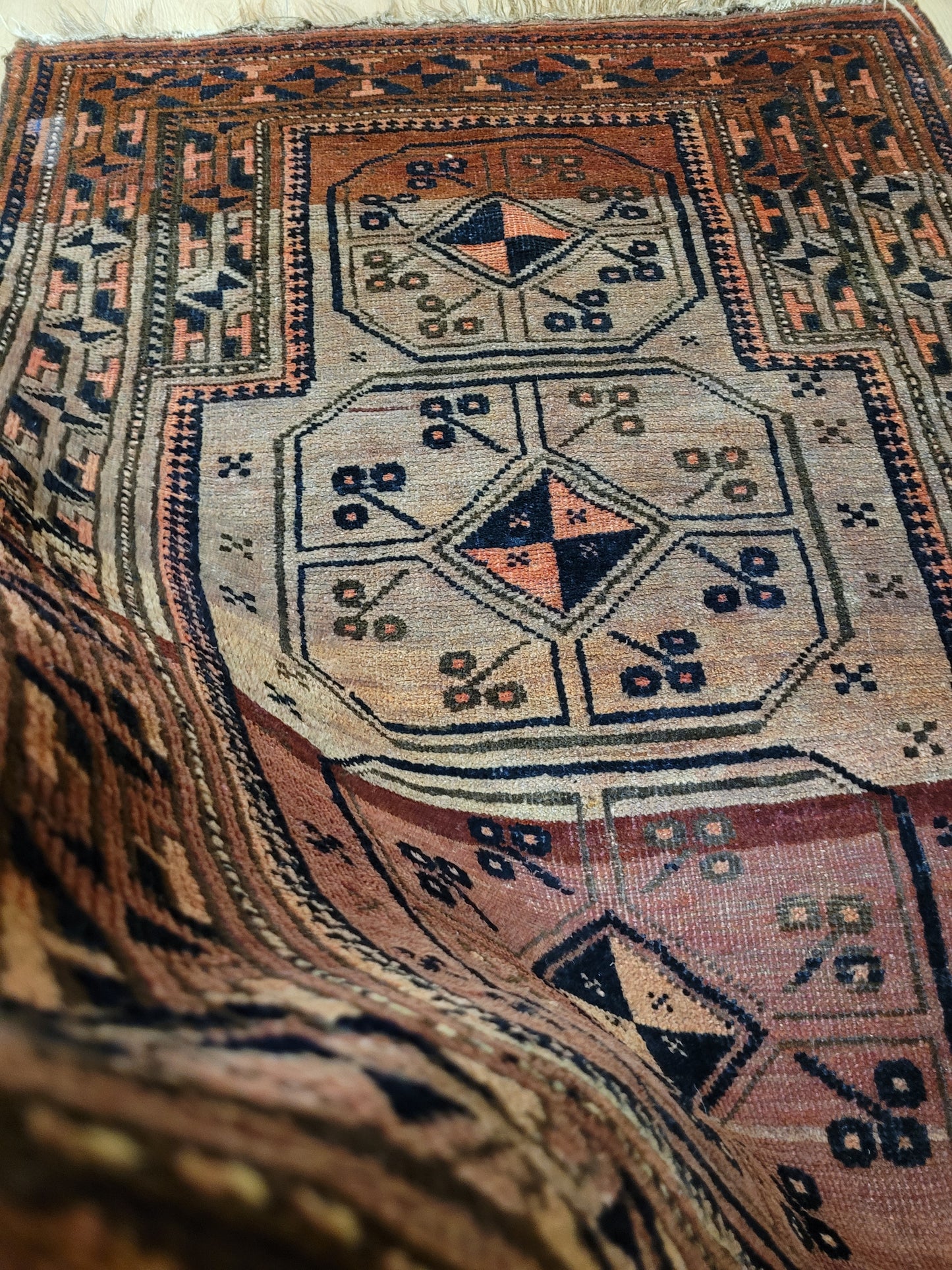 Orientteppich handgeknüpft Jomut Buchara 140x98 cm