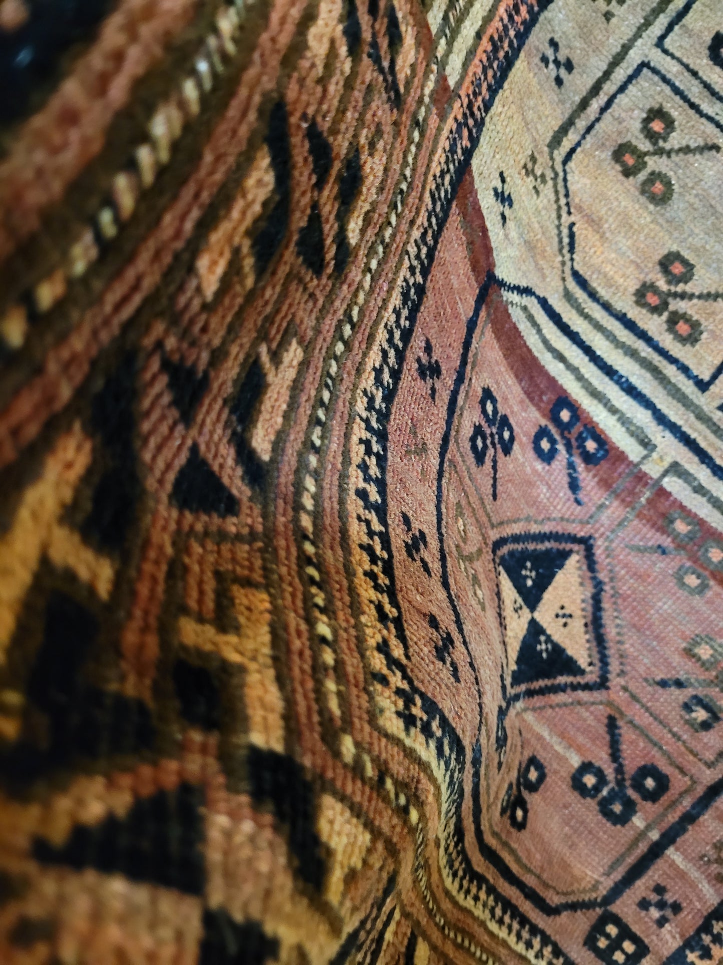 Orientteppich handgeknüpft Jomut Buchara 140x98 cm