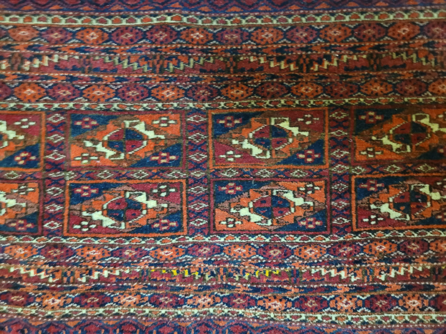 Orientteppich handgeknüpft Jomut Bucham Zeltband 120×45 cm antik