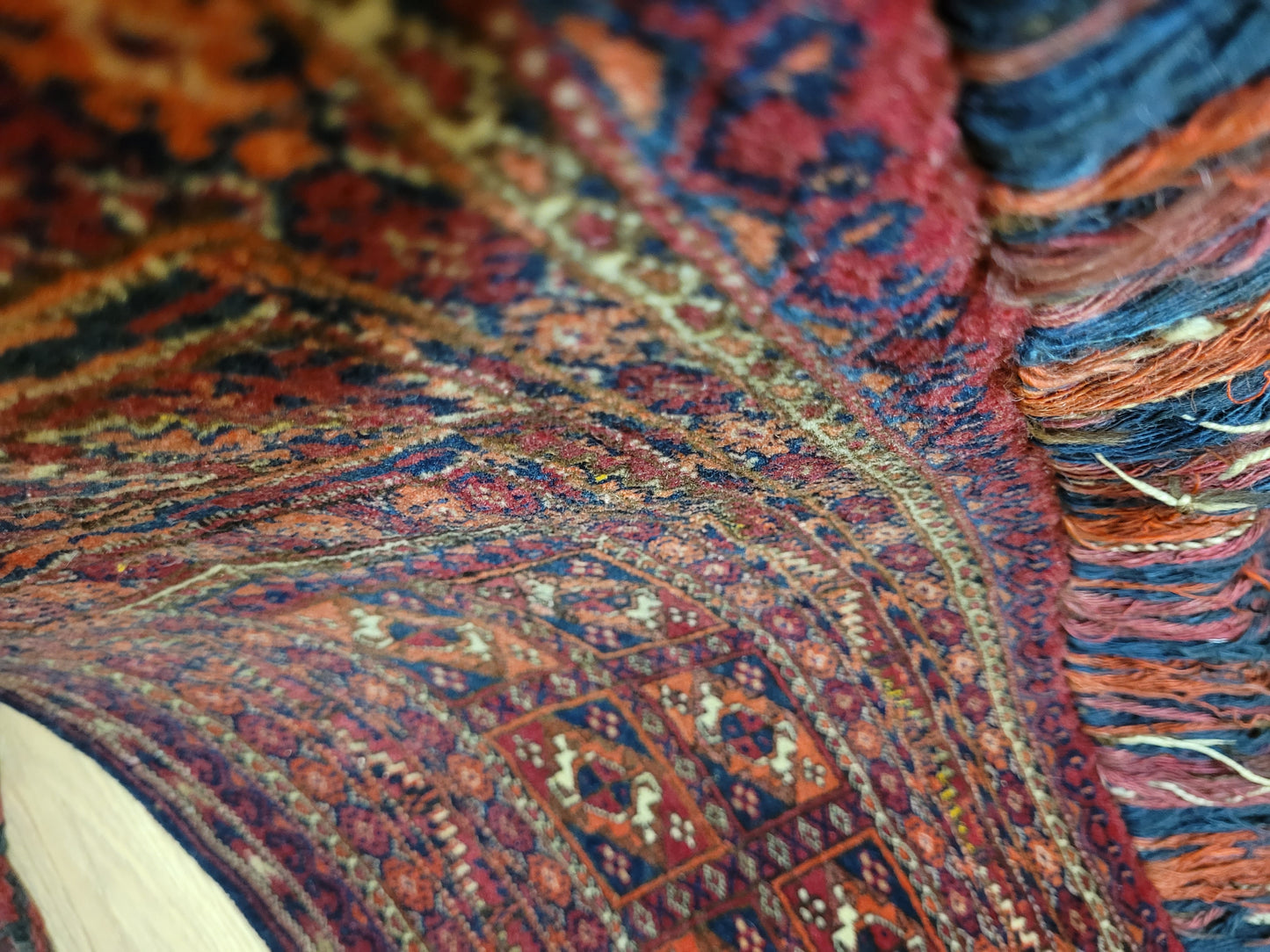 Orientteppich handgeknüpft Jomut Bucham Zeltband 120×45 cm antik