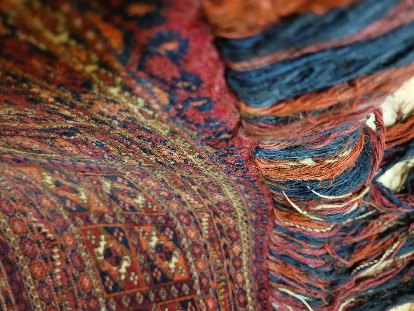 Orientteppich handgeknüpft Jomut Bucham Zeltband 120×45 cm antik