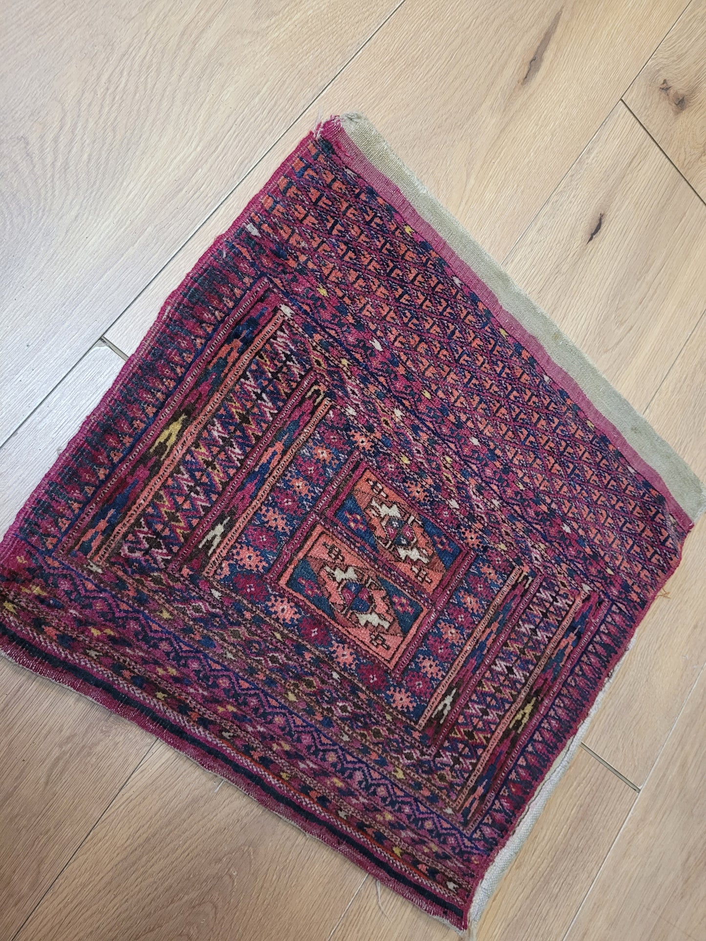 Orientteppich handgeknüpft 48×44 cm Jomut Kleinformat