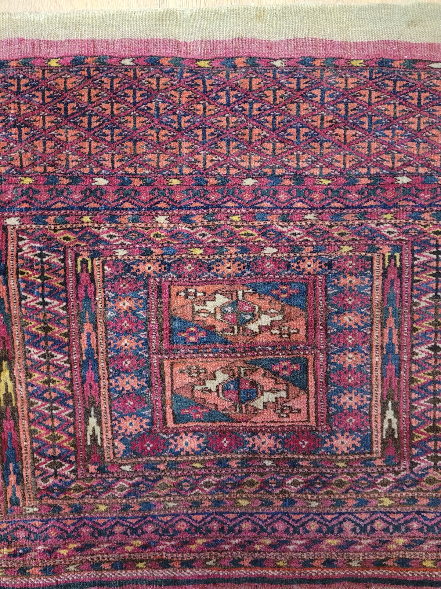 Orientteppich handgeknüpft 48×44 cm Jomut Kleinformat