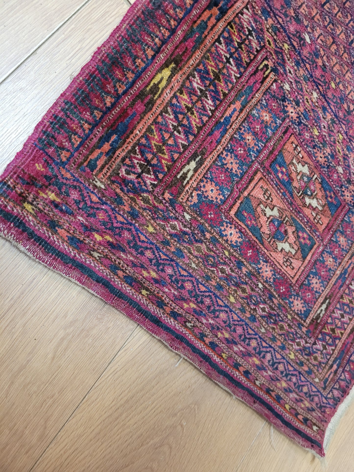 Orientteppich handgeknüpft 48×44 cm Jomut Kleinformat