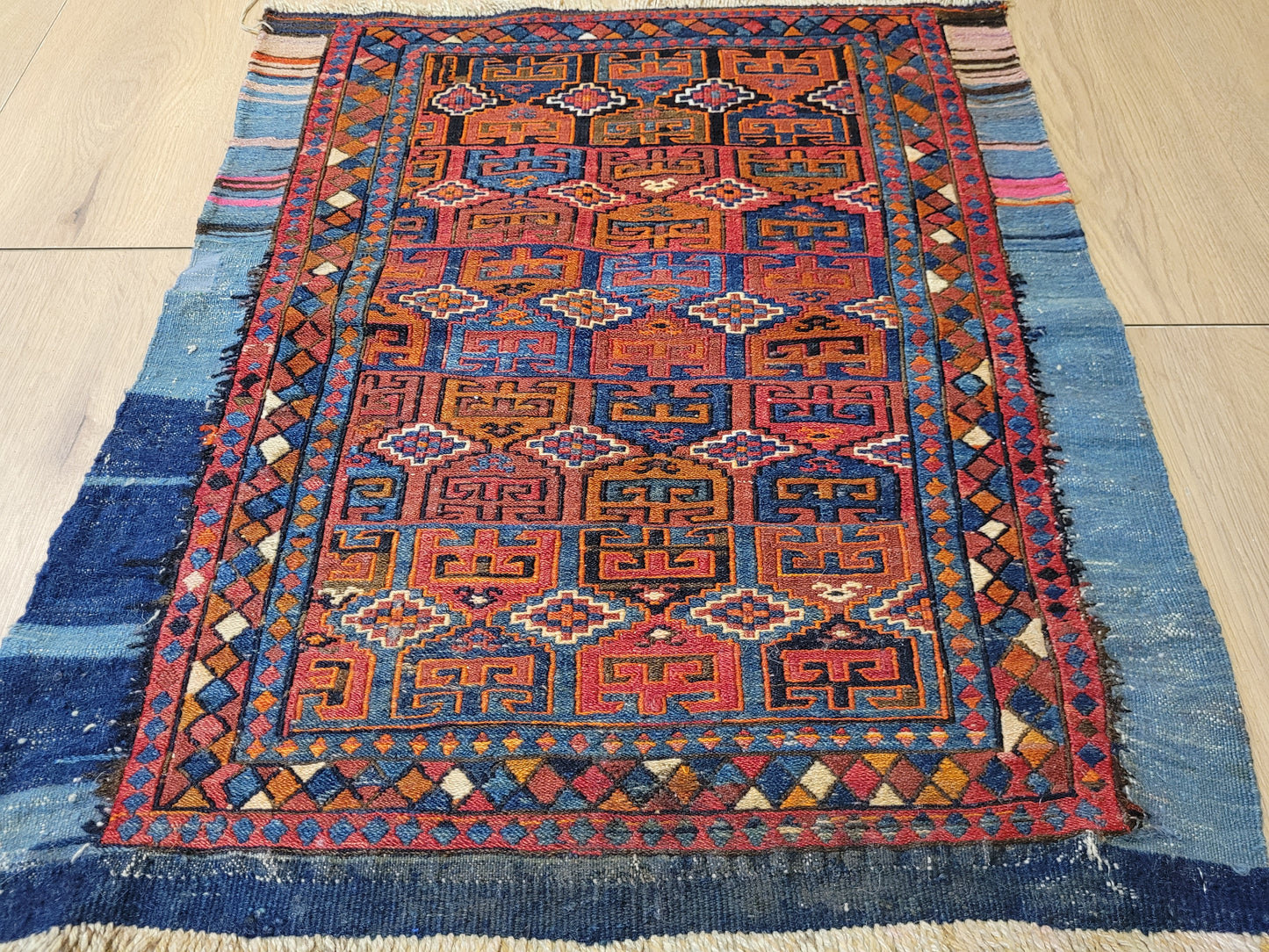 Orientteppich handgeknüpft 75 × 64 cm Sumak Kelim geometrisch