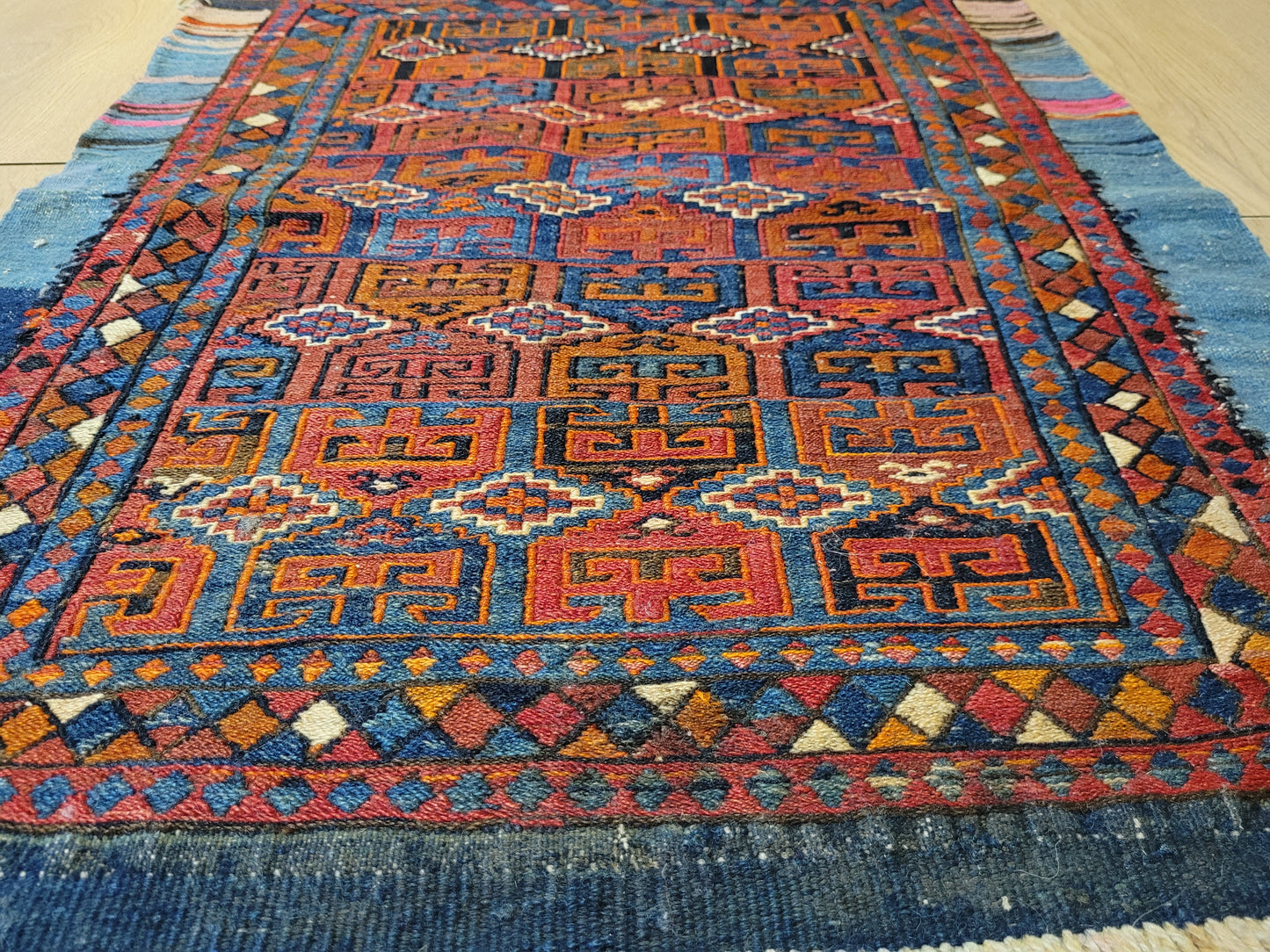 Orientteppich handgeknüpft 75 × 64 cm Sumak Kelim geometrisch