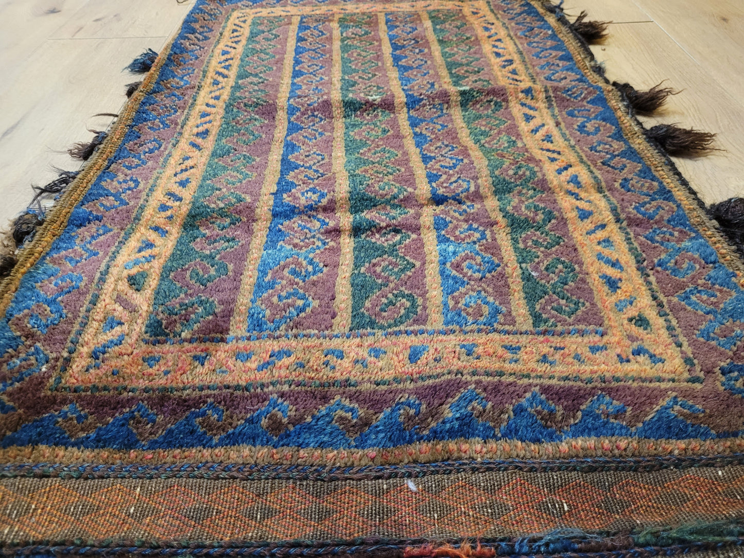 Orientteppich handgeknüpft 110×60 cm Beludj Streifendekor