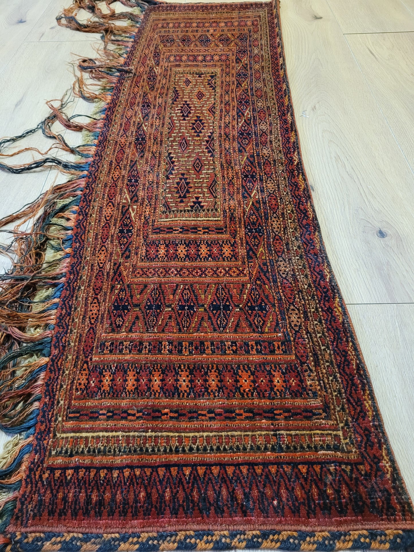 Orientteppich handgeknüpft Zeltstück Jomut 130×38 cm