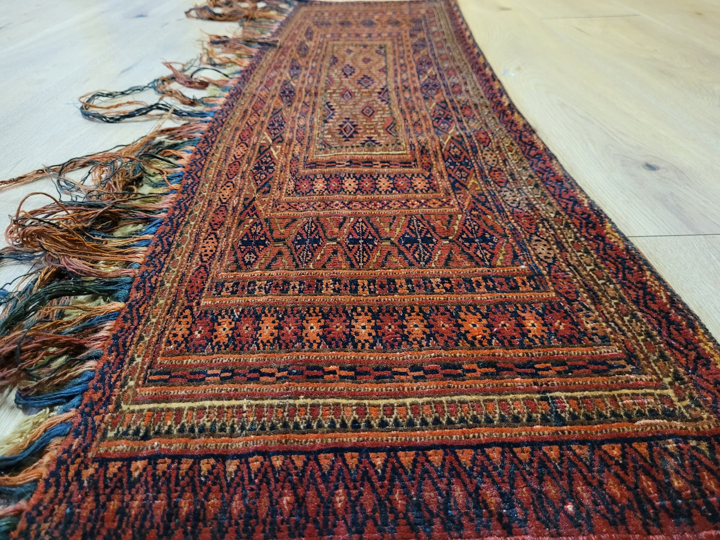 Orientteppich handgeknüpft Zeltstück Jomut 130×38 cm