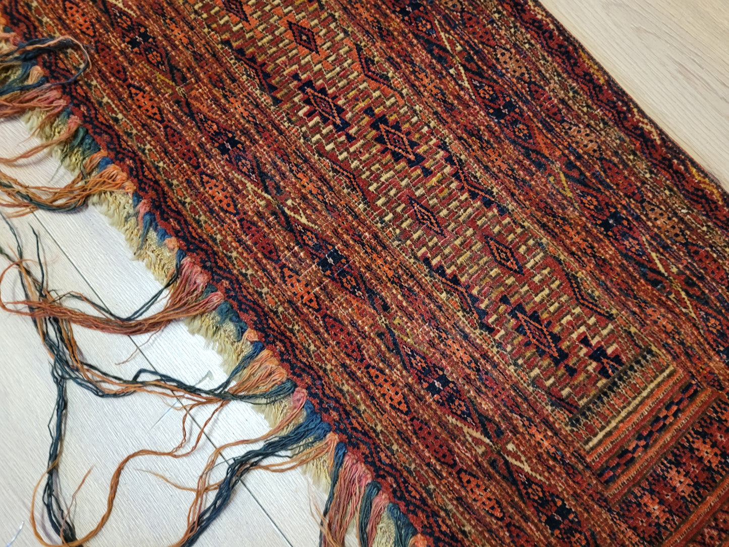 Orientteppich handgeknüpft Zeltstück Jomut 130×38 cm