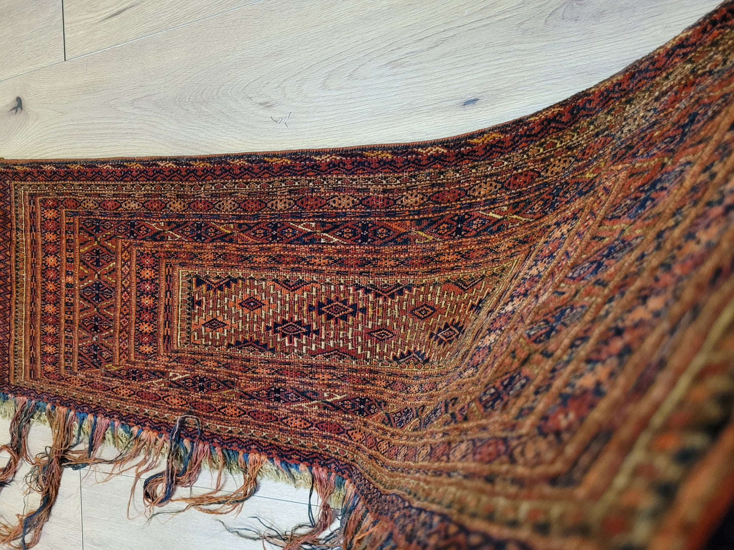 Orientteppich handgeknüpft Zeltstück Jomut 130×38 cm