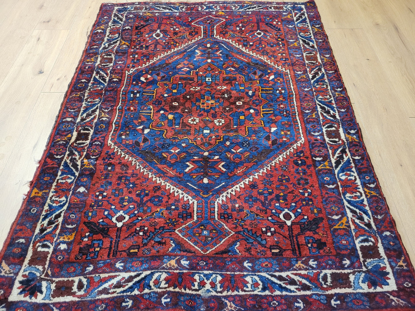 Orientteppich handgeknüpft Bachtian 168×122 cm