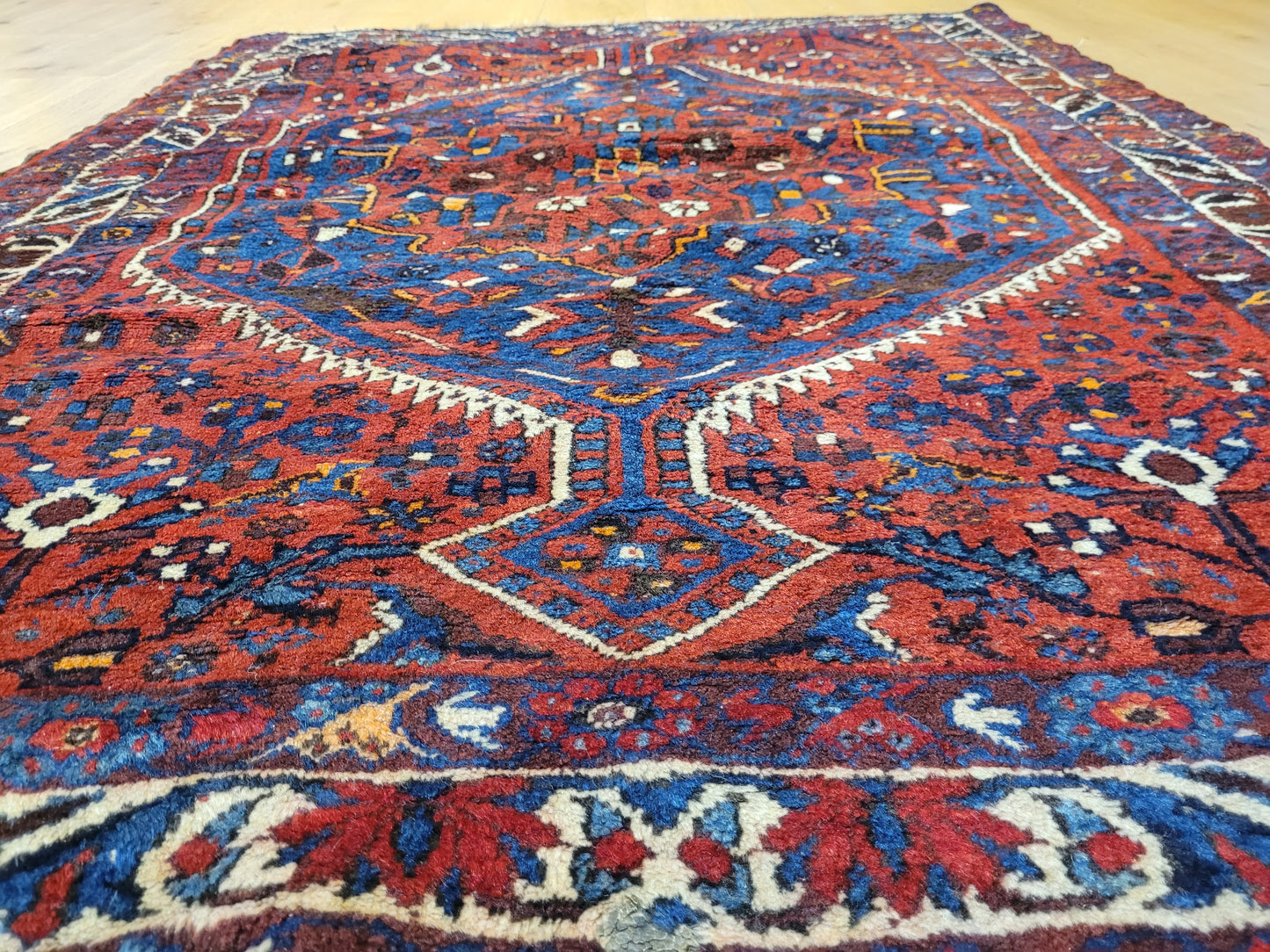 Orientteppich handgeknüpft Bachtian 168×122 cm