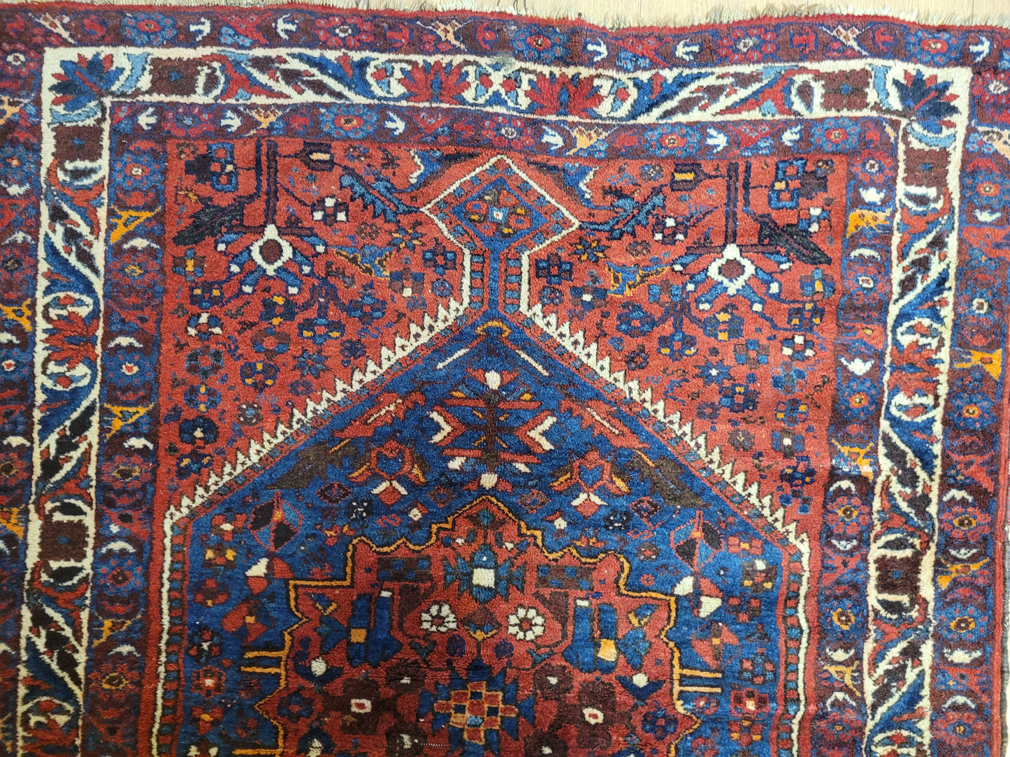 Orientteppich handgeknüpft Bachtian 168×122 cm