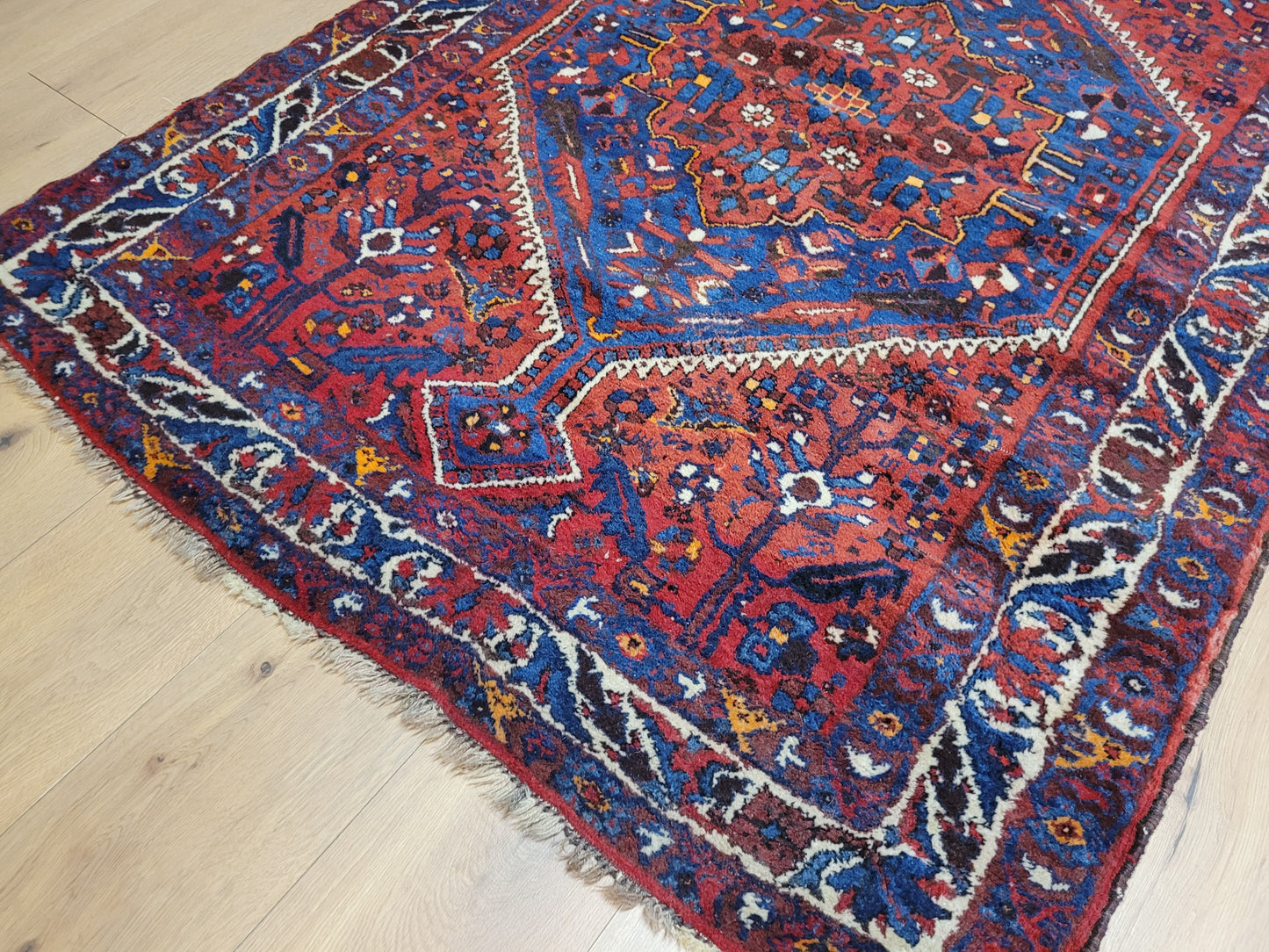 Orientteppich handgeknüpft Bachtian 168×122 cm