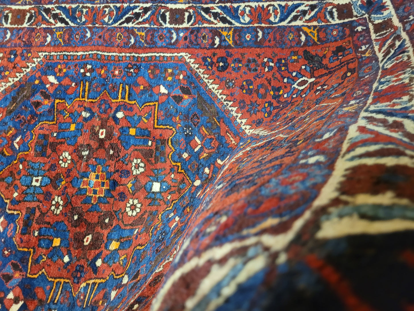 Orientteppich handgeknüpft Bachtian 168×122 cm