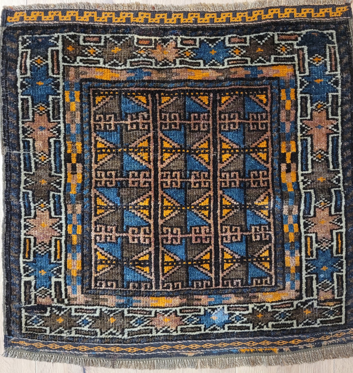 Orientteppich handgeknüpft Beludj 70×68 cm