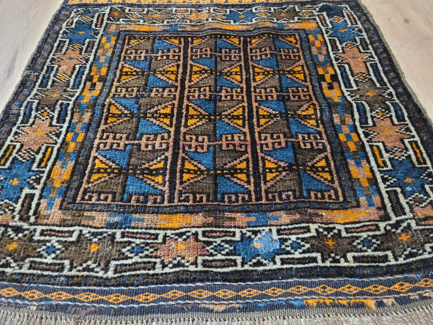 Orientteppich handgeknüpft Beludj 70×68 cm