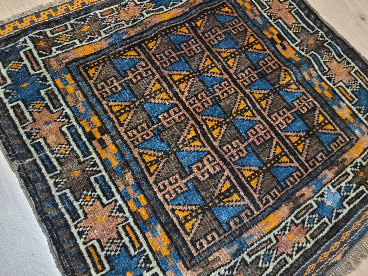 Orientteppich handgeknüpft Beludj 70×68 cm