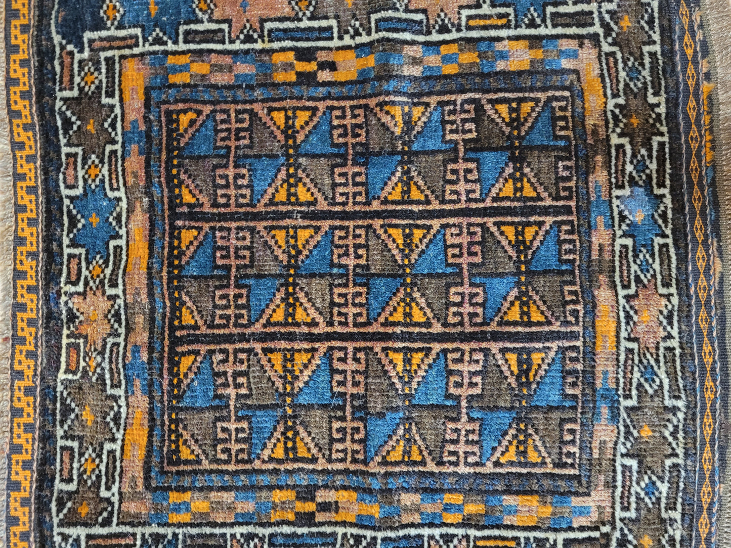 Orientteppich handgeknüpft Beludj 70×68 cm