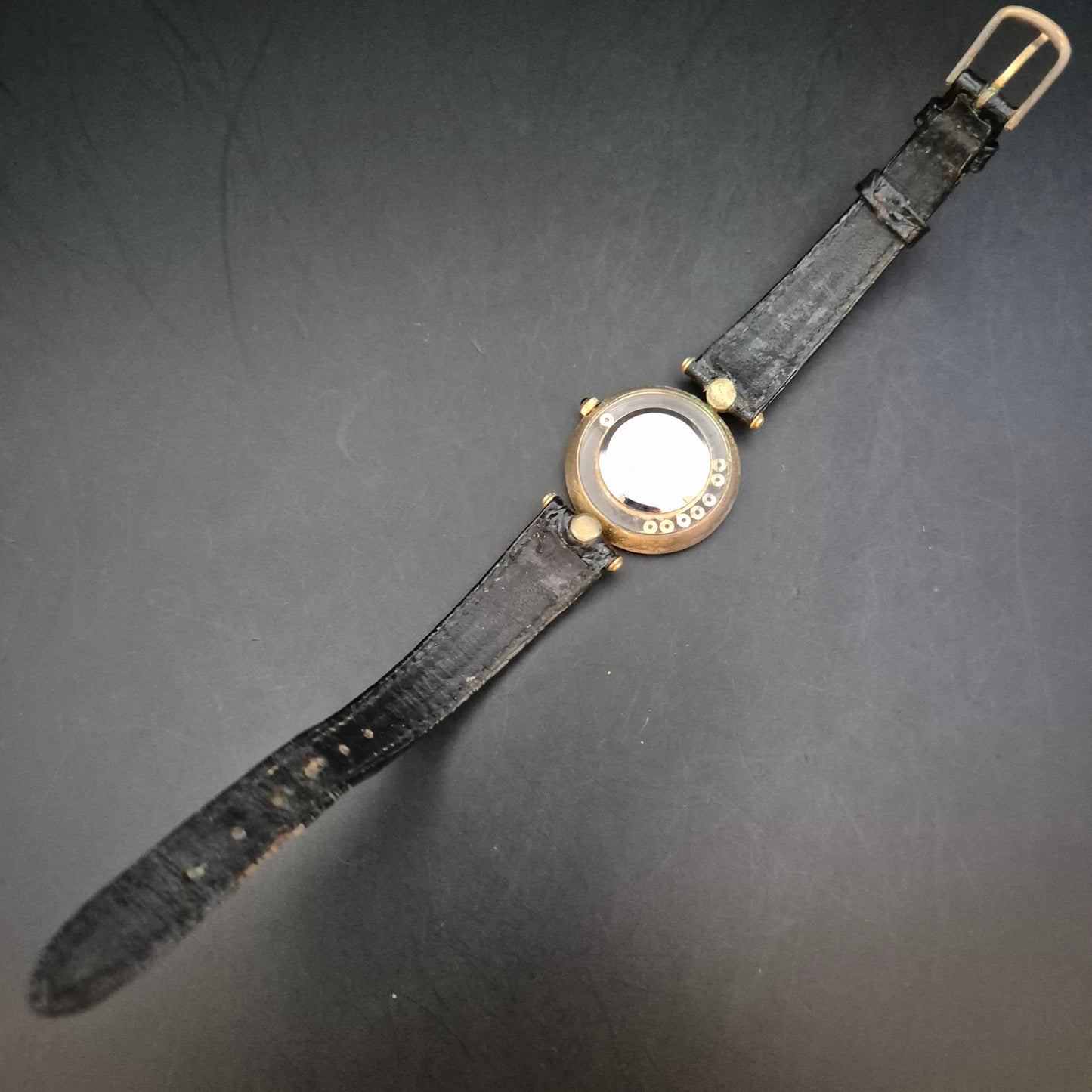 Ausgefallene Damen Uhr mit Strassbesatz – Extravaganz trifft Eleganz