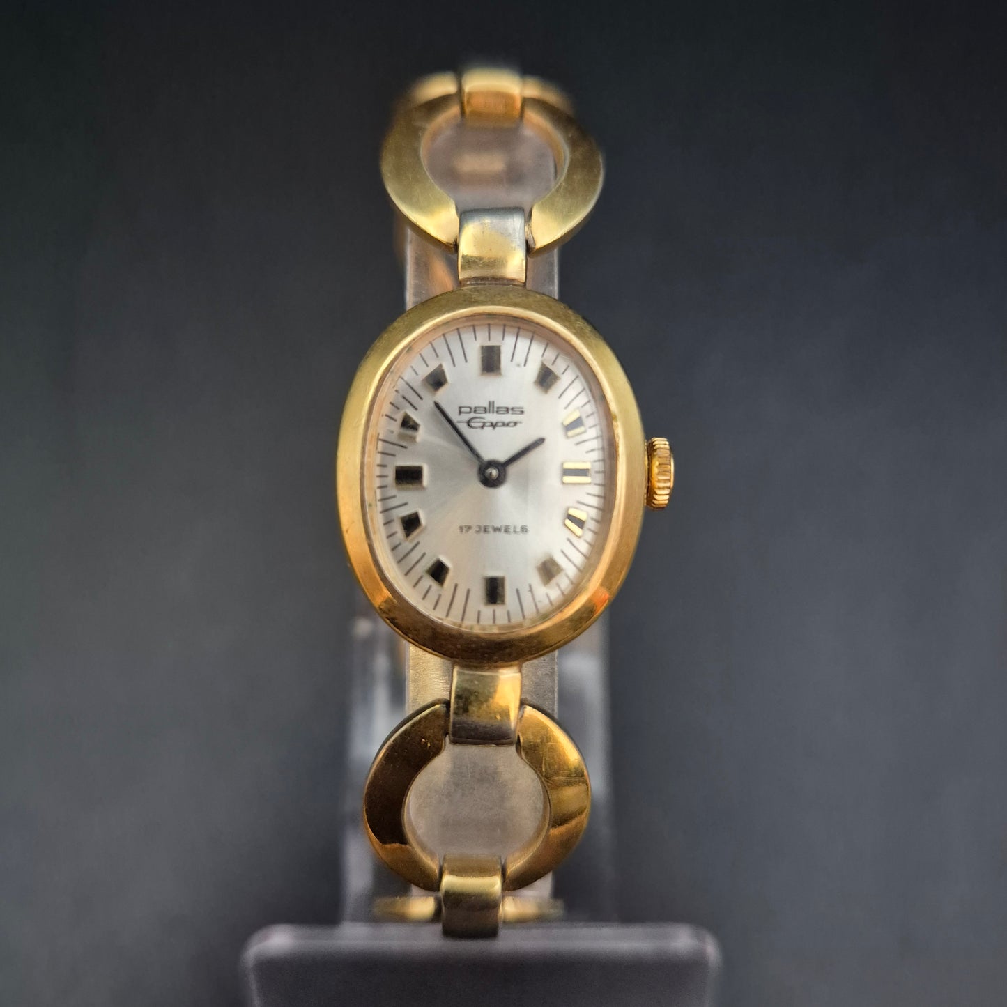 Elegante Damen Uhr von Pallas – Goldfarbenes Armband im Vintage-Stil