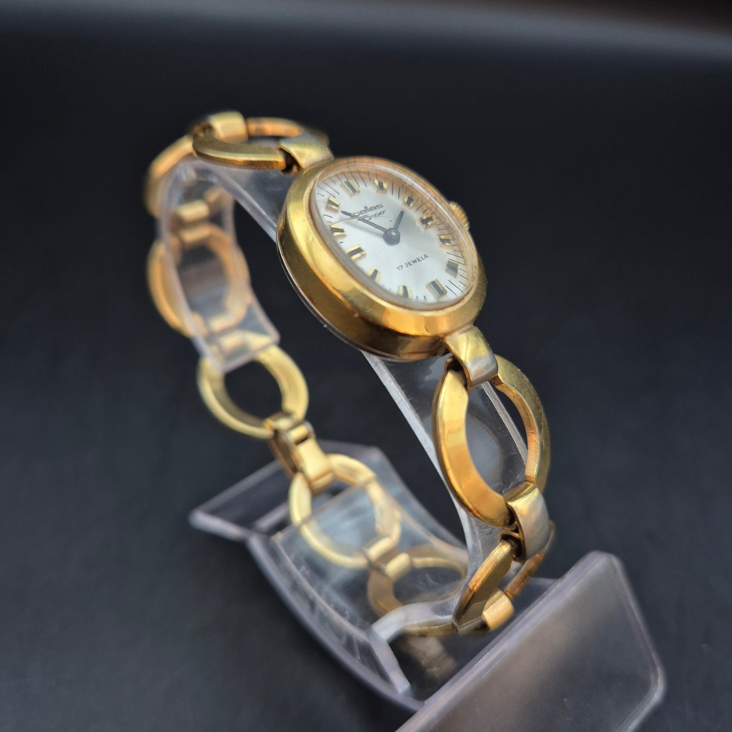 Elegante Damen Uhr von Pallas – Goldfarbenes Armband im Vintage-Stil