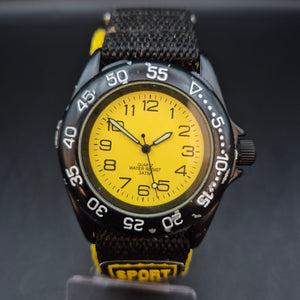 Sportliche Kinder Uhr mit gelbem Zifferblatt – Robustes Design aus Japan