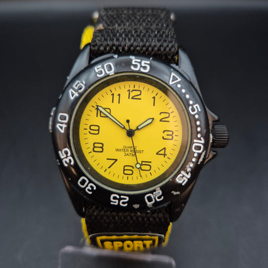 Sportliche Kinder Uhr mit gelbem Zifferblatt – Robustes Design aus Japan