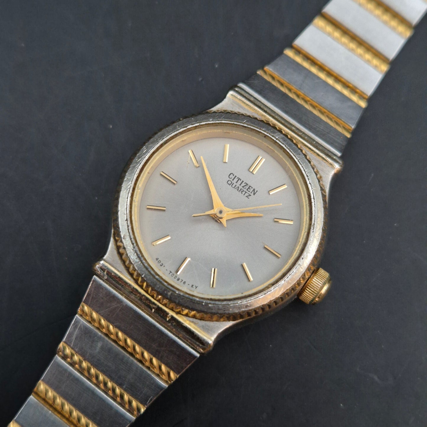 Klassische Citizen Damen Uhr – Bicolor Design mit zeitloser Eleganz