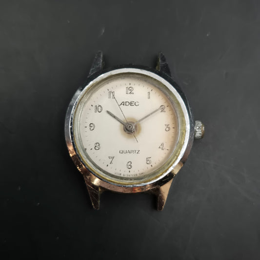 Klassische Adec Damen Uhr – Schlichtes Design mit Vintage-Charakter
