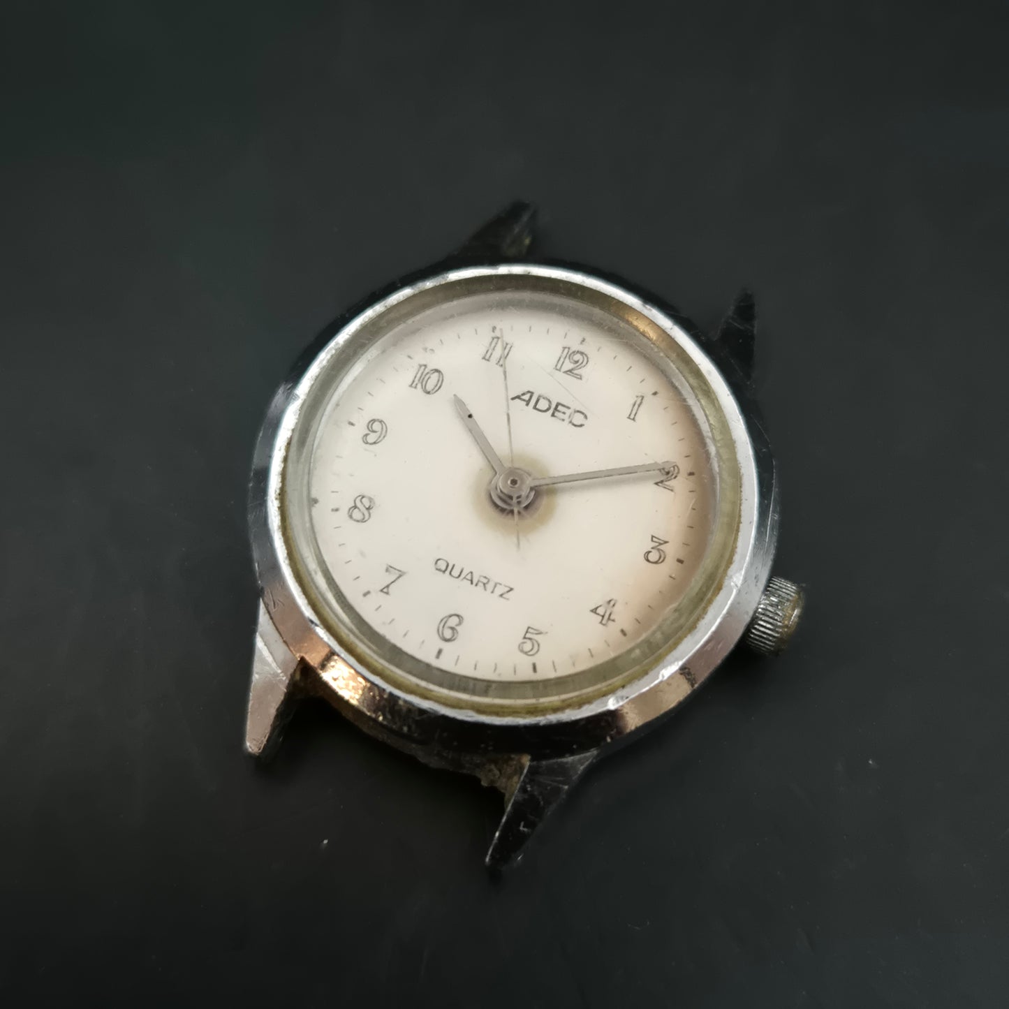 Klassische Adec Damen Uhr – Schlichtes Design mit Vintage-Charakter