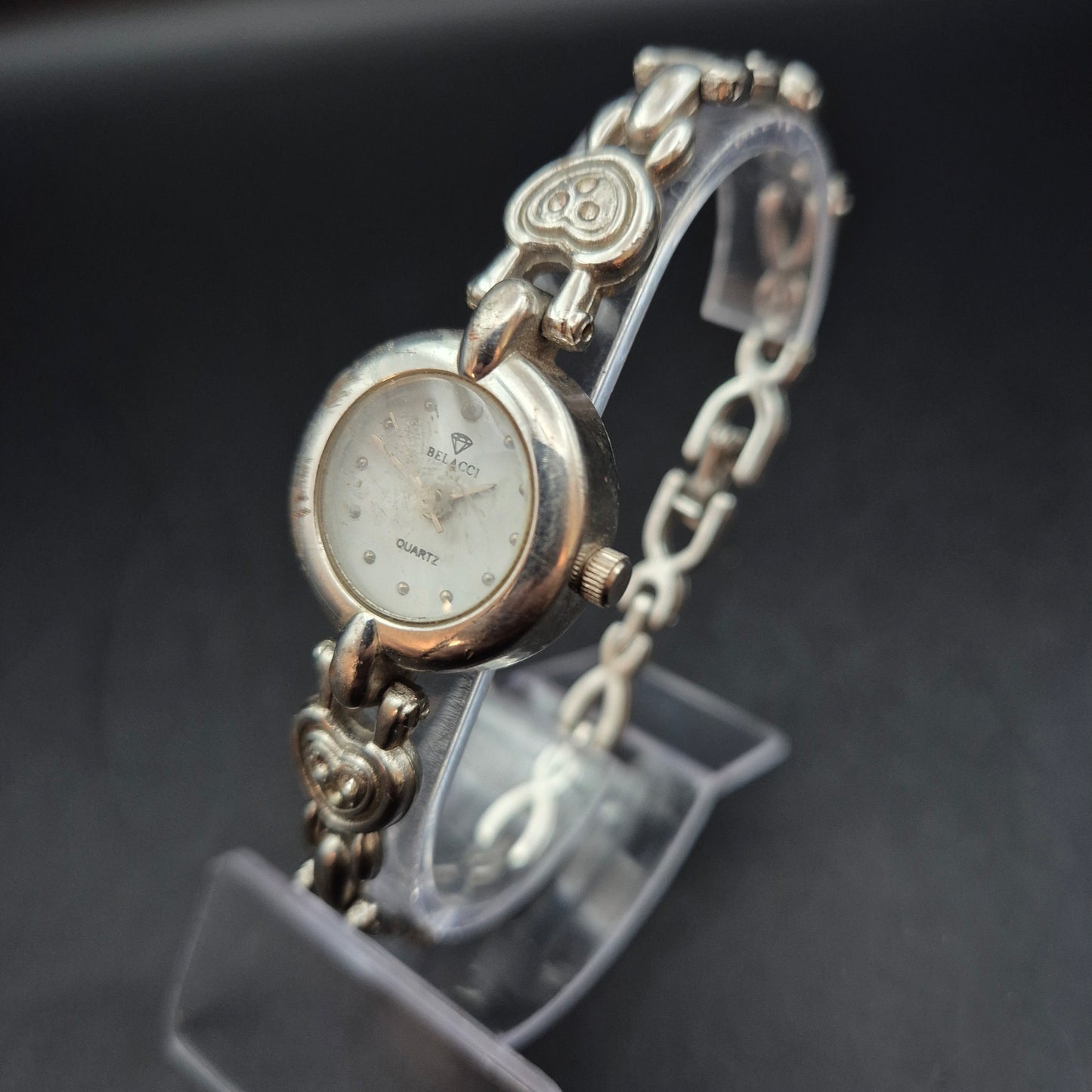 Belacci Damen Uhr mit Herzarmband – Verspielter Vintage-Look in Silber