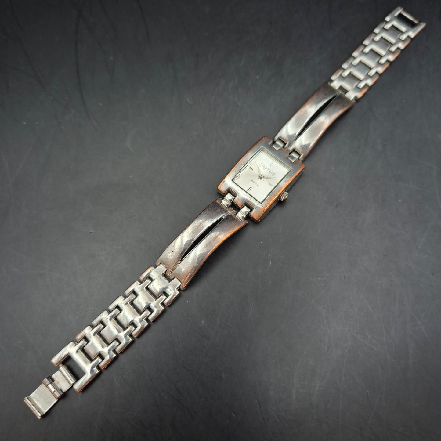 Elegante Amy Vermont Damen Uhr – Vintage-Charme im kantigen Design