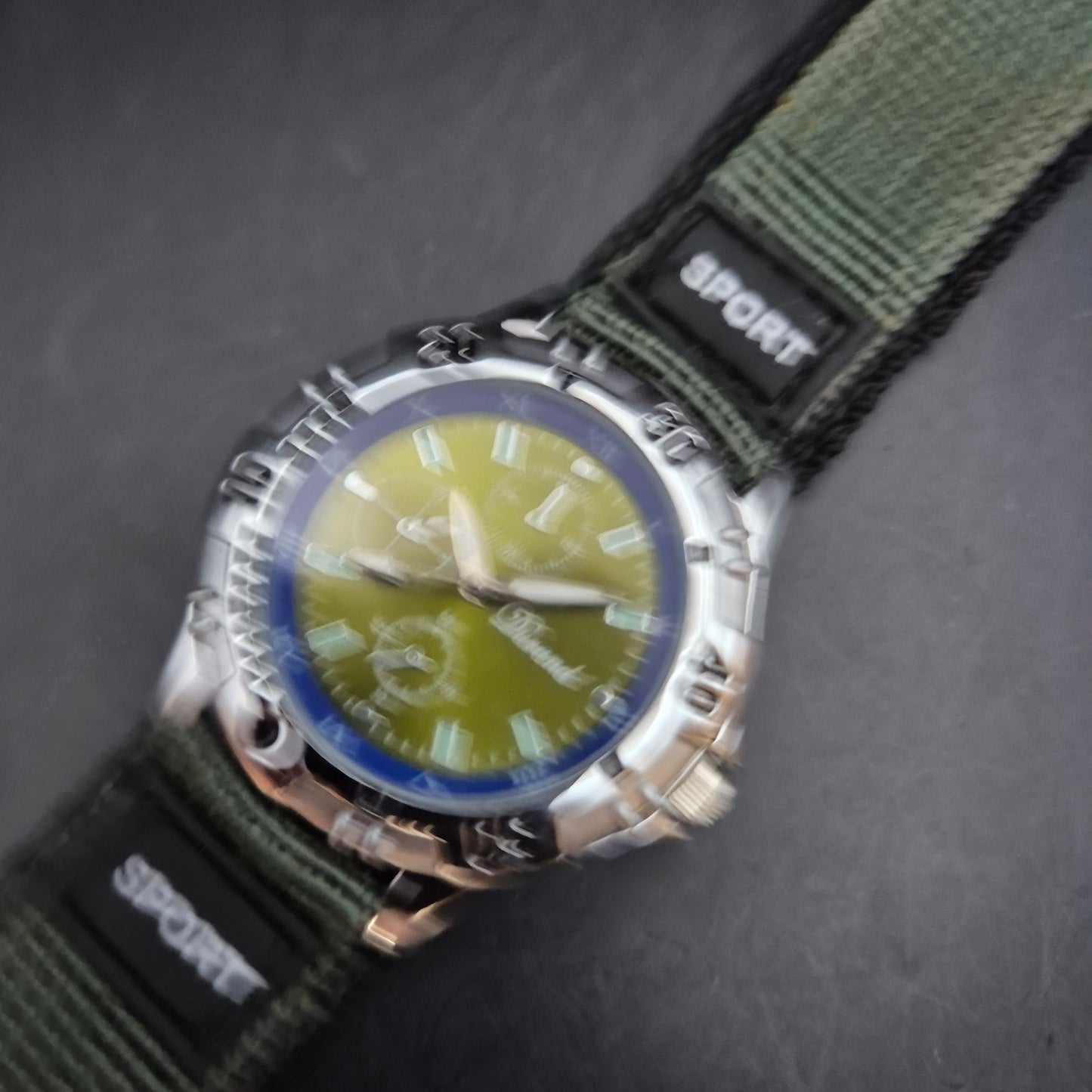 Sportliche Patrol Herren Uhr – Militärischer Look mit Stoffarmband