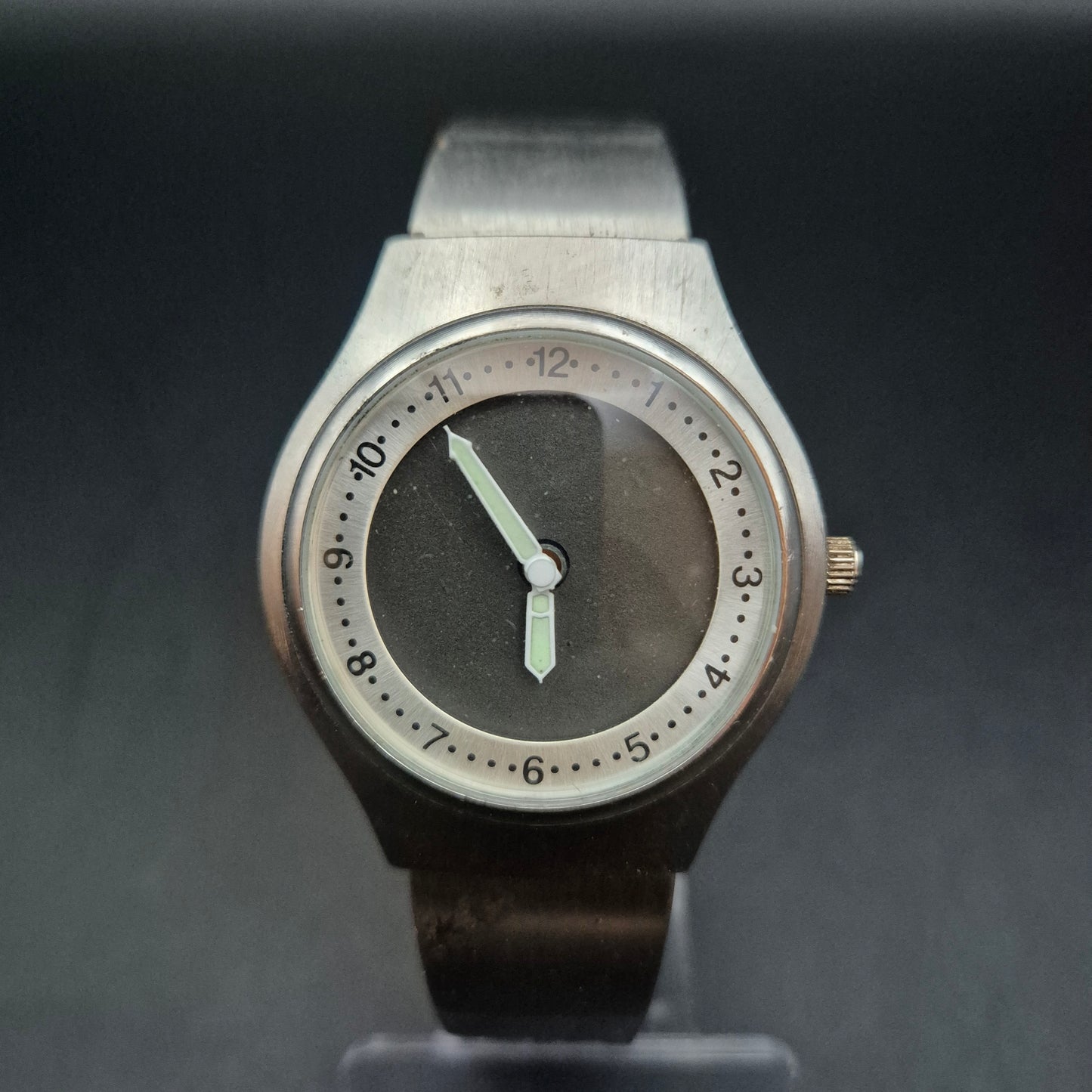 Stilvolle Herren Uhr aus Edelstahl – Schlichtes Design mit dunklem Zifferblatt